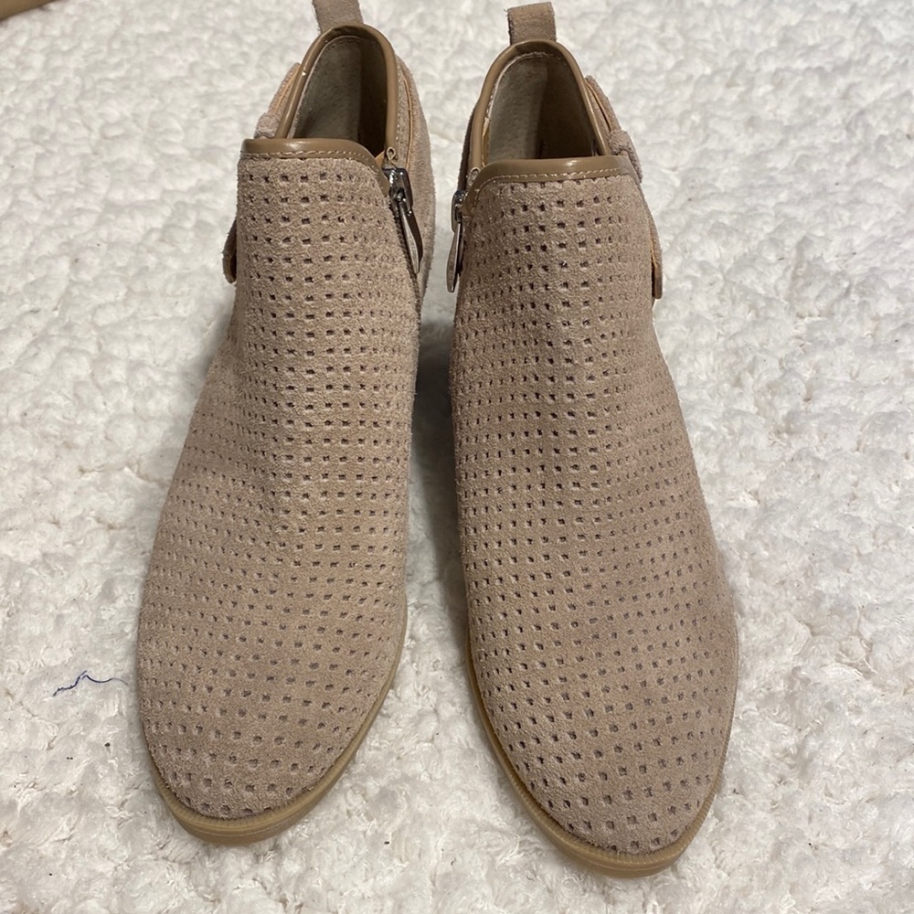 Womens Franko Sarto solid beige leather zipper boots size 6.5. NEW